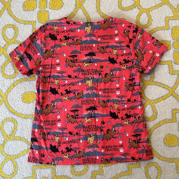 Hakuna Matata Scrub Top. Sz M - Picture 5 of 6